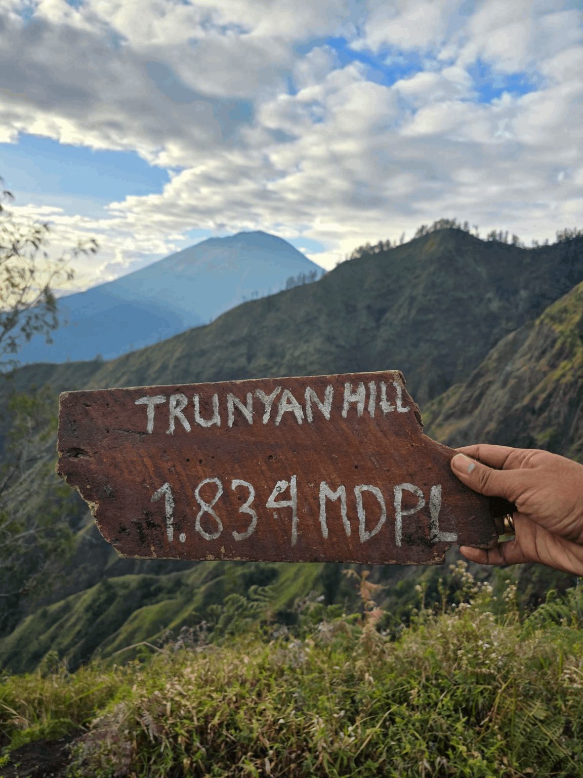 Trunyan Hill Sunrise Trek