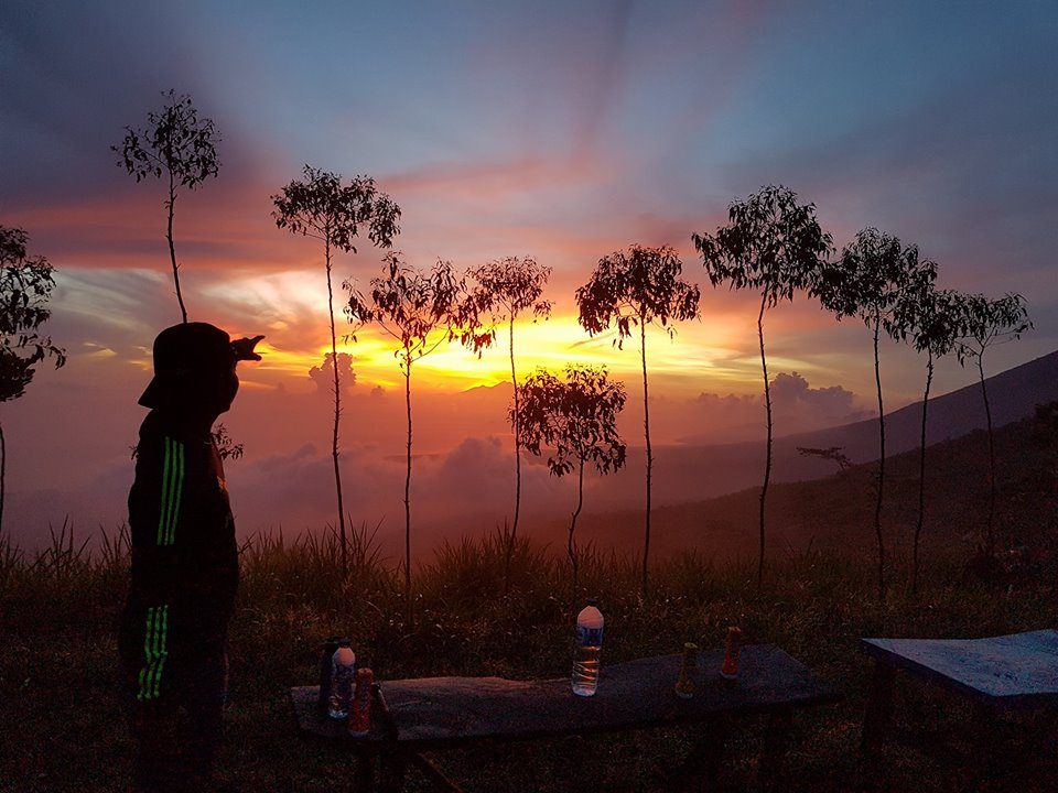 Trunyan Hill Sunset Trek